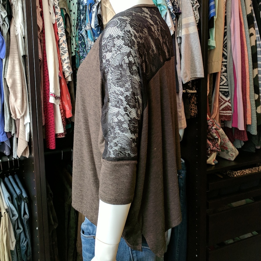 Soprano Brown w Black Lace Dolman Top *